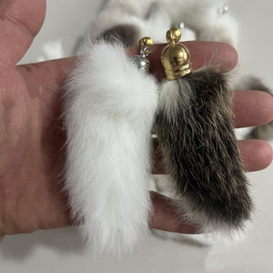 Jouet pour chat naturel en queue de lapin parfumée pour le jeu autonome, soulagement de l'ennui, jouet suspendu pour chat avec clochette pour l'entretenir - Product Image 1