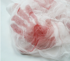 Décoration de porte de <span class=keywords><strong>maison</strong></span> hantée en gaze pour Halloween, gaze à empreintes de sang pour le Festival des Fantômes, découpable - Product Image 4