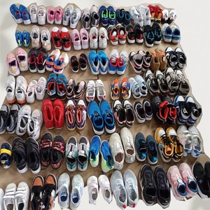Scarpe Usate per Bambini di Marca di Seconda Mano all'Ingrosso a Basso Prezzo Mix di Ragazzi e Ragazze in Sacchi Sfusi - Product Image 2