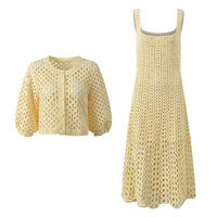 Ensemble élégant en maille pour femme : veste à manches longues ajourée et respirante ornée de diamants, et salopette longue ajustée
