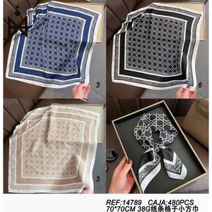 Foulard Quadrato 70x70Cm 38G con Motivo a Quadretti, Piccolo Fazzoletto da Donna, Accessorio di Moda - Product Image 3