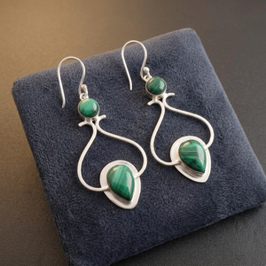 Boucles d'oreilles indiennes élégantes en malachite verte, en argent sterling 925, pour femmes et filles, à porter lors de fêtes. - Product Image 3