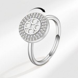 Exquisitos anillos ajustables giratorios con micro pavé de circonita geométrica, chapados en oro sobre cobre, joyería para aliviar la ansiedad para mujeres. - Product Image 1