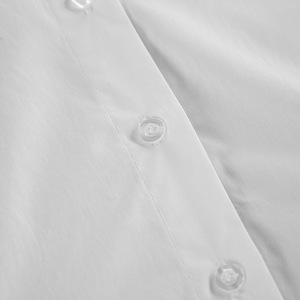 Fabricante de <span class=keywords><strong>Blusas</strong></span> para Mujer OEM ODM Personalizadas, Etiqueta Privada, Hombros Acolchados, Cintura Ajustada, Dobladillo Asimétrico, Camisa Blanca de Algodón al por Mayor - Product Image 6