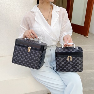 For Boshiho Custom Fashionable Soft PU Leather Corduroy Material High Quality Open Closure Cosmetic <b>Makeup</b> <b>Box</b> - Product Image 2