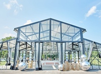 Tente d'atrium moderne en aluminium noir avec structure transparente, chapiteau extérieur pour 500 invités, tente d'atrium en verre de luxe pour mariage