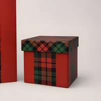 Coffret personnalisé en carton rigide mat avec bande décorative et estampage à chaud or, emballage cadeau recyclable pour ensembles de bougies d'aromathérapie