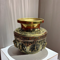 Pot décoratif élégant en laiton traditionnel, sculpture d'art religieux en métal pour la décoration intérieure et l'aménagement de la maison