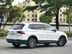 Volkswagen <span class=keywords><strong>Tiguan</strong></span> L 330TSI DSG Comfort Edition <span class=keywords><strong>2018</strong></span> d'occasion, SUV essence 186 ch 320 Nm, spacieux pour la famille, très demandé - Product Image 6