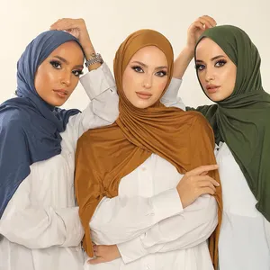库存高品质围巾穆斯林头巾批发轻质棉平纹头巾穆斯林妇女披肩