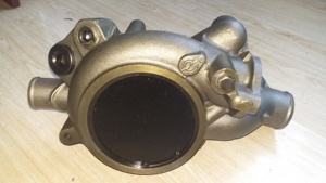 Pompe à eau pour DETROIT S60 12.7L EGR 23530427 23532542 23531257 23535017 Pompe à liquide de refroidissement automatique - Product Image 6