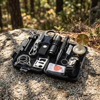 VEITORLD Kit de survie 12-en-1 étanche IPX5 pour hommes, mari, père, adolescent, petit ami - Cadeaux de pêche, de chasse, d'anniversaire