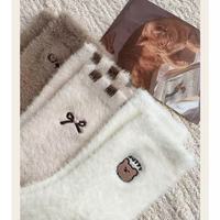 Chaussettes d'intérieur chaudes et douces en peluche pour femme, avec logo intégré, idéales pour l'hiver et l'usage quotidien