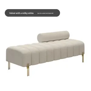 Tabouret long en velours de luxe style nordique, design touches de piano, avec pieds en métal, fait main et personnalisable, pour salon, chambre, salon de manucure, espace chaussures - Product Image 6