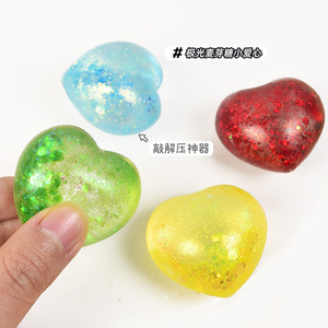 Juguetes pequeños antiestrés y para desahogar el estrés con forma de corazón de maltosa de rebote lento, divertidos para apretar, de la fábrica Mini Heart-Shaped Pinching Fun. - Product Image 3