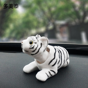 Poupées chien à tête oscillante amusantes en résine, ornements de voiture, jouets de tableau de bord, accessoires intérieurs mignons pour kits d'intérieur - Product Image 5