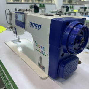 จักรเย็บผ้าอุตสาหกรรมแบบล็อคสติทช์ รุ่น D10A ราคาโรงงาน, ระบบควบคุมด้วยมอเตอร์สเต็ป, ปรับความตึงด้ายอัตโนมัติ, แบบเตียงราบ - Product Image 3