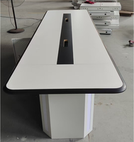 Table de conférence de salle de contrôle modulaire moderne |   Centre de commande personnalisé avec gestion des câbles, durable, en acier laminé à froid, pour l'école