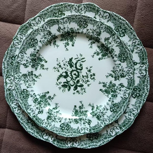 Service de vaisselle vintage en <span class=keywords><strong>porcelaine</strong></span> New Bone avec dentelle et motif floral vert, comprenant assiettes de présentation, assiettes plates et plats de service, pour mariages et restaurants - Product Image 4