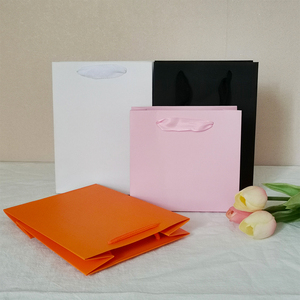 Sacchetti di Carta di Lusso Personalizzati con Stampa, Sacchetti in Carta Artistica con Manici a Nastro, Sacchetti di Carta per Shopping di Lusso - Product Image 3