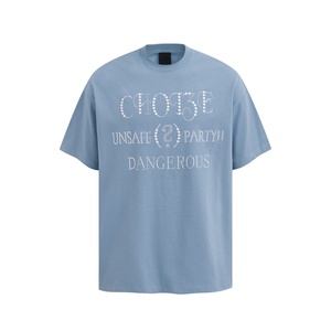 เสื้อยืดสตรีทแวร์สไตล์เรโทรใหม่ประจำฤดูร้อน ลายพิมพ์ 100% ตกแต่งด้วยคริสตัลและมุก แขนสั้น คอปก ทรงปกติ สำหรับผู้ชาย - Product Image 6