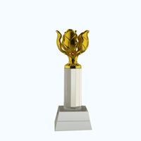 Ornements de fleurs en métal plaqué or 24 carats personnalisés avec base en cristal K9 vierge