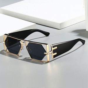 Nouvelles Lunettes de Soleil Carrées en Alliage Style Punk UV400 avec Monture Métallique Creuse pour Femmes et Hommes – Collection 2025 - Product Image 2