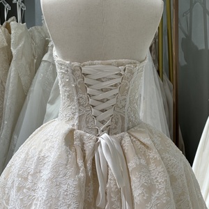 Robe de mariée bustier baroque en dentelle avec fente avant, corset à baleines, voile, couleur champagne, grandes tailles, sur mesure, vente en gros - 3842 - Product Image 6