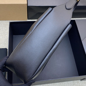 Sac fourre-tout grand format pour femme, version haut de gamme, de qualité supérieure, à porter à l'épaule ou à la main, de Guangzhou - Product Image 2