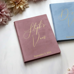 Livres de vœux personnalisés de luxe en carton rigide bleu et rose avec feuille d'or pour lui et elle, invitations de mariage en velours - Product Image 1