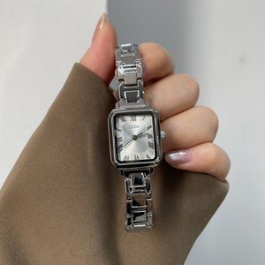 Montre CILOA de haute qualité pour femmes, élégante, carrée, argentée, personnalisable, nouvelle montre à quartz tendance pour le travail - Product Image 1