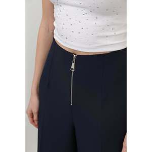 Pantalon pour femme Puane bleu marine avec détails zippés, style élégant pour femme de bureau, coupe confortable, pantalon décontracté polyvalent - Product Image 4