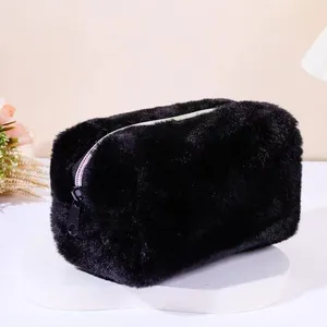 Siyah güzel peluş Faux kürk kozmetik çantası