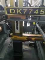Machine de découpe à fil EDM CNC automatique DK7745 à bas prix de Chine, à mouvement rapide pour la découpe de métaux, avec composants moteur PLC