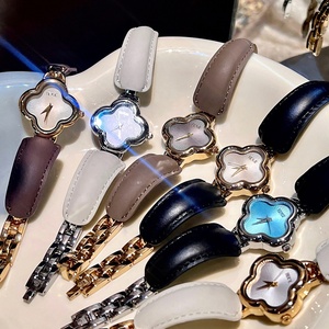 Bracelet de montre en cuir et alliage de quartz, motif trèfle à quatre feuilles, style vintage, pour usage quotidien - Product Image 2