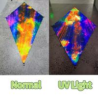Tapisserie de plafond réactive aux UV, motif champignons psychédéliques et étoiles, effet néon trippy sous lumière noire, pour décoration de festival et de fête rave