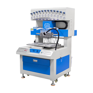 Machine automatique de fabrication d'étuis en silicone pour <span class=keywords><strong>Airpods</strong></span> 12 couleurs, machine de distribution de PVC pour chaussures, pour la création de patchs 2D 3D et de porte-clés - Product Image 4