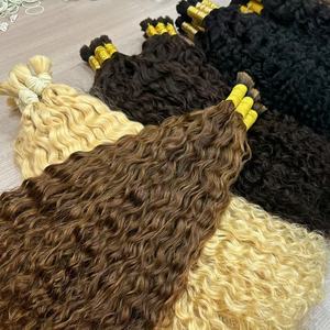 Vendita Calda Prezzo di Fabbrica <span class=keywords><strong>Capelli</strong></span> Grezzi Ricci Ondulati Estensioni di <span class=keywords><strong>Capelli</strong></span> in Bulk <span class=keywords><strong>Biondi</strong></span> Umani Remy per Salone - Product Image 4