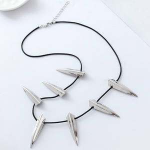 Collar de la Película Los <span class=keywords><strong>Vengadores</strong></span>: Pantera Negra, Rey de Wakanda, T'Challa, Collar Gargantilla Gótico para Hombre, 7 Garras - Product Image 4