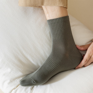Men's Pure Cotton Crew Socks Mid-Calf Solid Color Sweat-Absorbent Daily Wear - Product Image 4