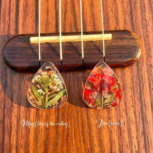 Guitar Pick in resina floreale personalizzata accessori per fiori di nascita reale regalo di compleanno per gli amanti della musica da donna - Product Image 6