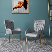 Chaise décorative moderne ; un fauteuil rembourré avec pieds en métal doré ; une chaise de loisirs monoplace pour le salon