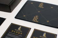 Lot de boîtes d'emballage en gros pour bijoux noirs, avec pochette en toile à cordon et chiffon de polissage, emballage personnalisé pour colliers avec logo doré, pour l'expédition