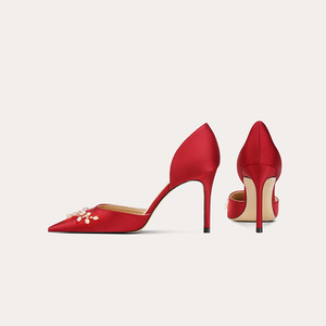 รองเท้าส้นสูงประดับดอกไม้คริสตัลสีแดงแบบเซ็กซี่ ปลายแหลม ส้นเตี้ย สำหรับผู้หญิง ส้นสูง 6 ซม./8 ซม. เหมาะสำหรับงานแต่งงาน งานปาร์ตี้ และงานเลี้ยง - Product Image 4