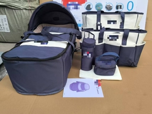 Ensemble de sacs à couches haut de gamme pour mamans et papas, best-seller, sac fourre-tout en polyester avec panier pour bébé pour les parents - Product Image 4