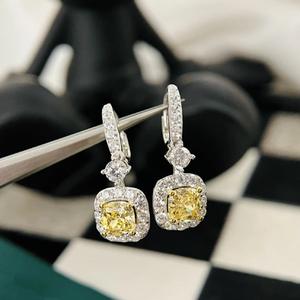 Boucles d'oreilles pendantes en argent pur S925 avec diamant jaune dynamique, forme carrée, couleur jaune canard, haut de gamme, classiques, entièrement serties de diamants - Product Image 1