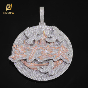 Collar con Colgante de Emblema Personalizado NUOYA Dijes con Logotipo de Diamantes Iced Out Molde de Alta Calidad Joyería de Hip Hop Redonda de Moda - Product Image 1