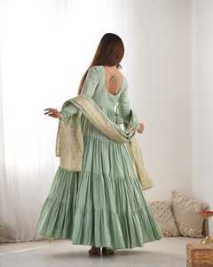 ชุดเดรส Anarkali ผ้า Romansilk Chanderi สำหรับผู้หญิง ทรงยาวบานออก ชุดสูทแบบดั้งเดิมสำหรับสุภาพสตรี เสื้อผ้าชาติพันธุ์สำหรับงานปาร์ตี้ แห้งเร็ว - Product Image 5