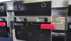 Máquina Plegadora de Chapa Metálica Serie <span class=keywords><strong>PDS</strong></span>, 4+1 Ejes Servo, Totalmente Automática, Alta Velocidad, Mayor Eficiencia, Ahorro de Energía del <span class=keywords><strong>50</strong></span>%, Industrial - Product Image 5