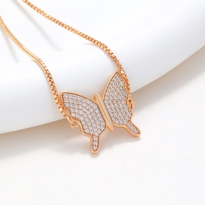 สร้อยข้อมือผู้หญิงดีไซน์ผีเสื้อประดับเพชรซิคอนชุบทอง 18K แฟชั่นทันสมัย วัสดุทองเหลือง เหมาะสำหรับเป็นของขวัญ - Product Image 3